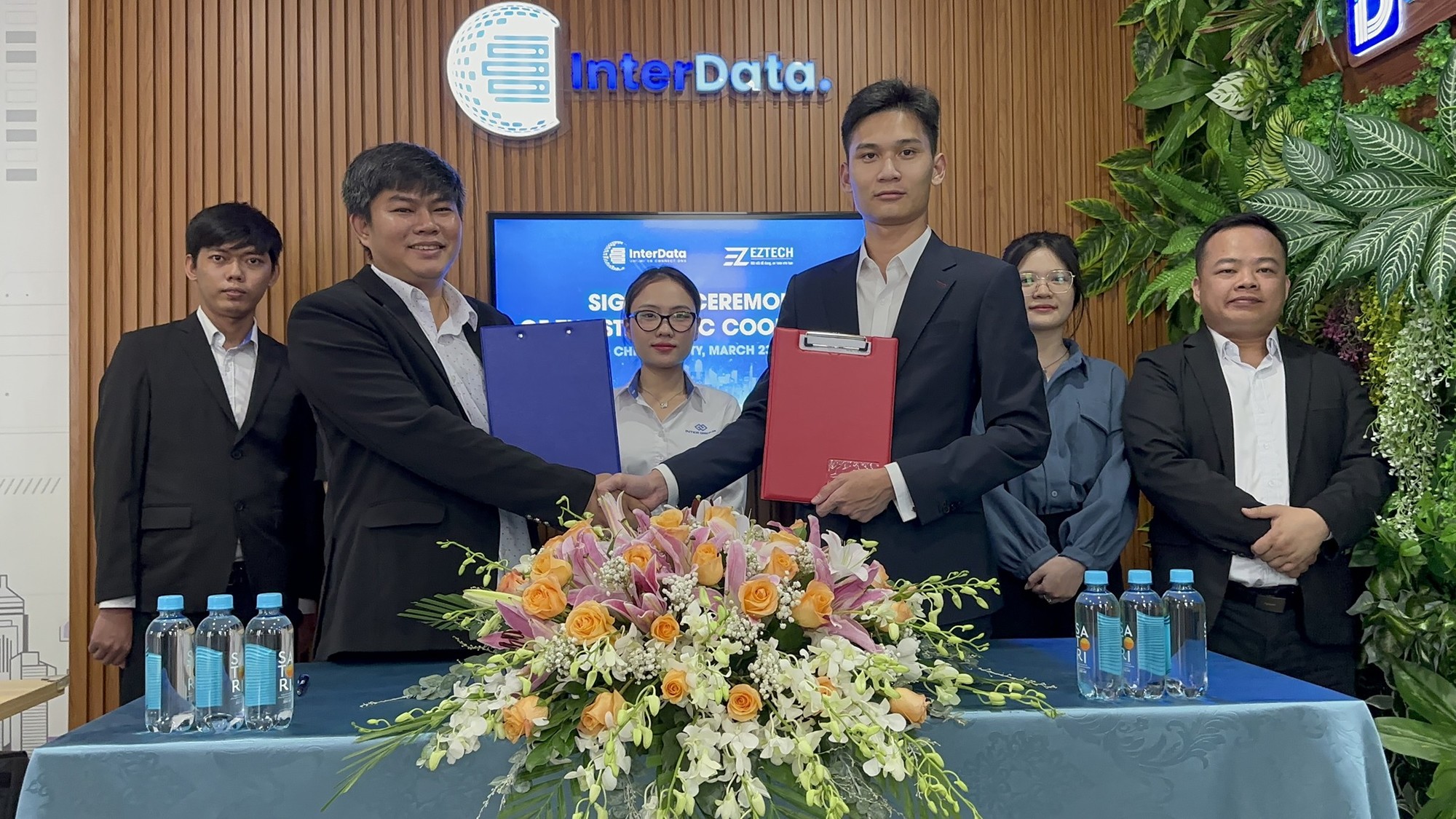 InterData và EZTech ký kết thỏa thuận hợp tác chiến lược cung cấp giải pháp hạ tầng Datacenter